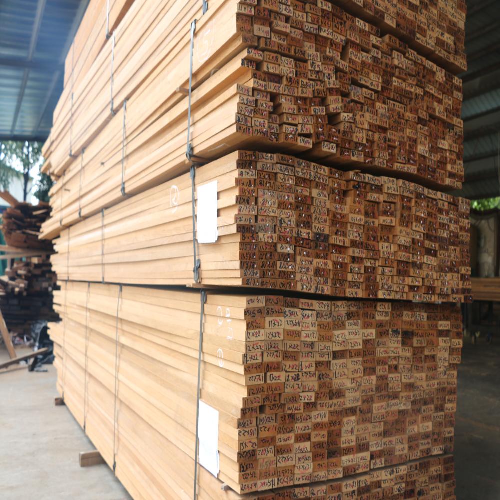 Ponte per yacht in teak di lusso, confortevole ed ecologico